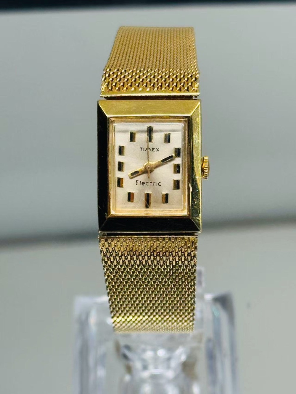 Vintage Timex Electric Women’s Watch Gold Tone Mesh Bracelet New Battery Runs